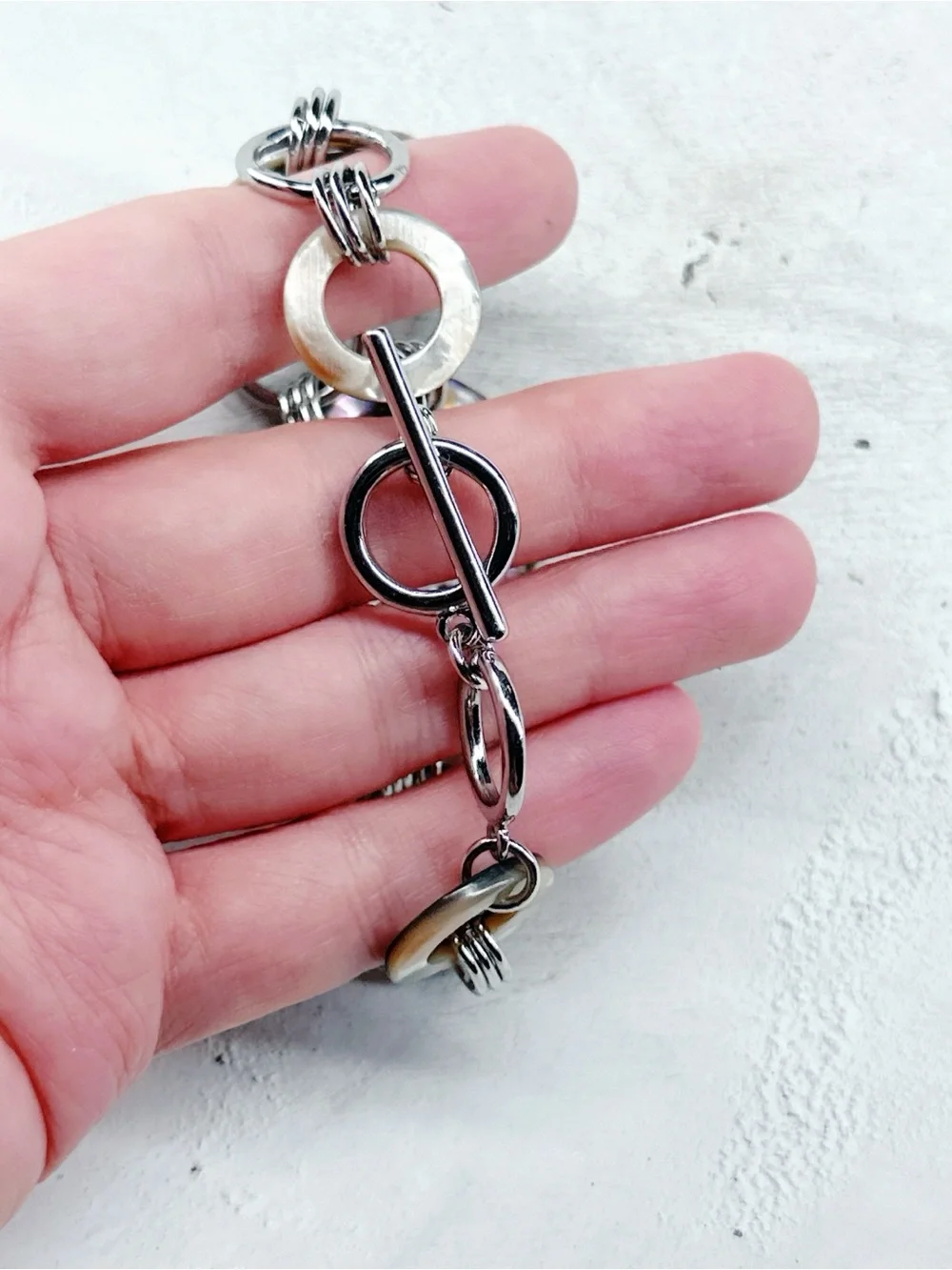 1061mc. Tan Shell Bracelet